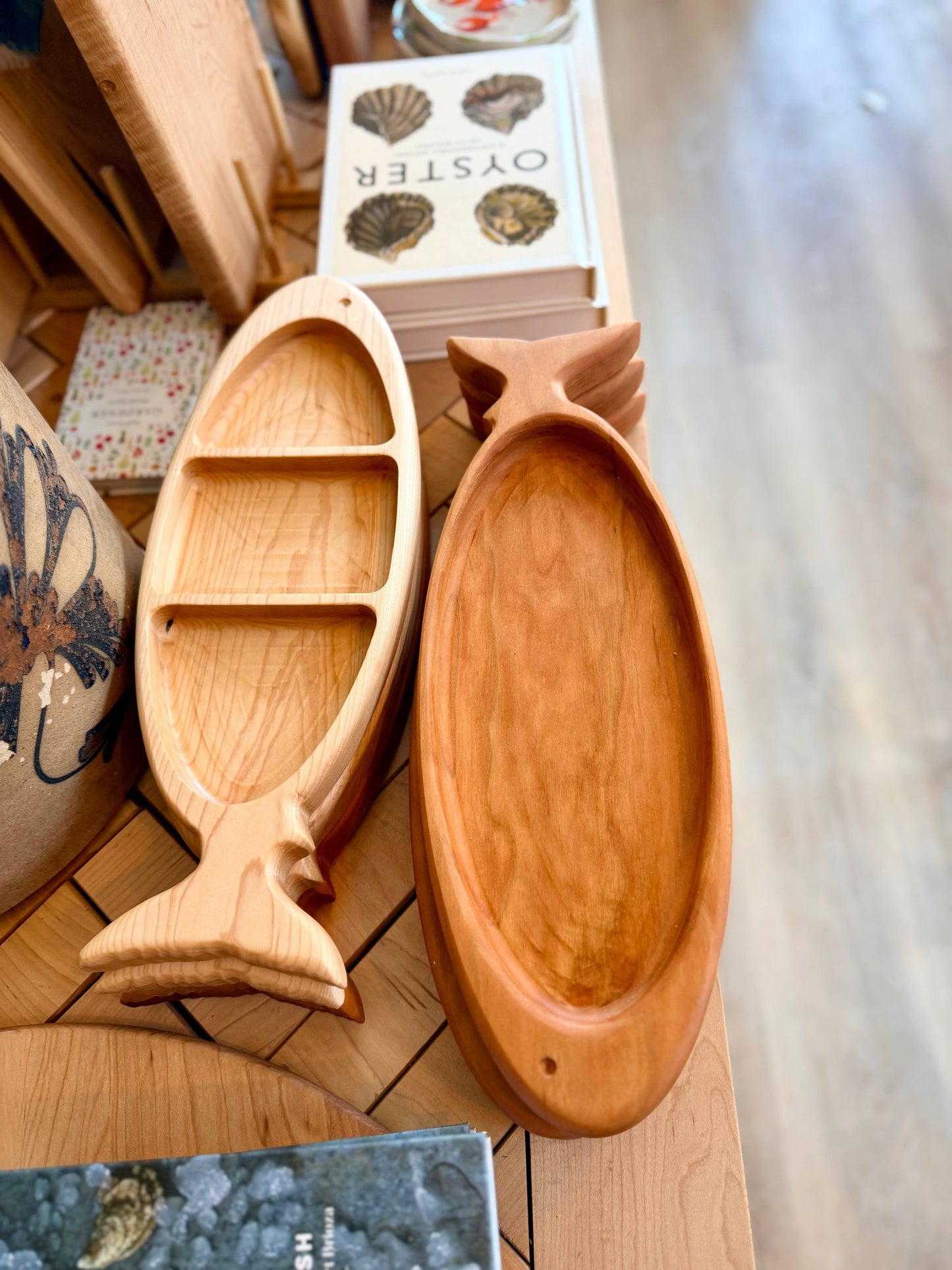 Fish Catch-all Tray: One compartment / Cherry wood